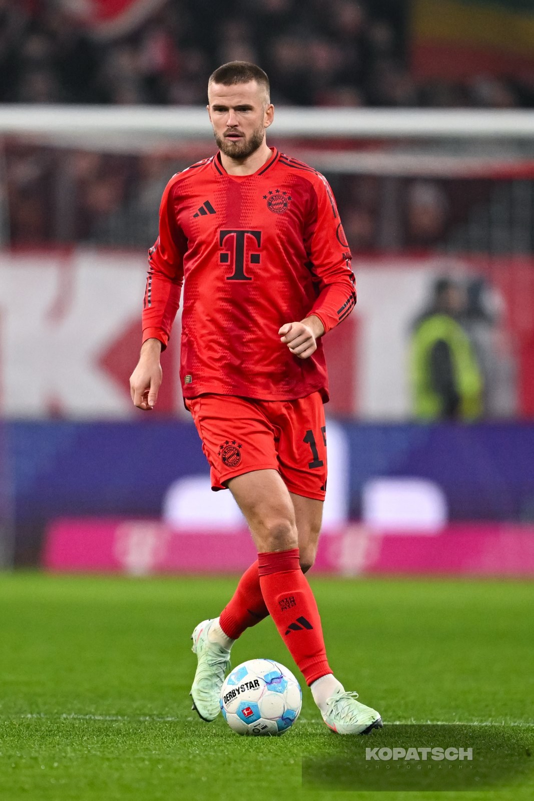 Eric Dier · 2025-01-15 FC Bayern Muenchen vs TSG Hoffenheim
