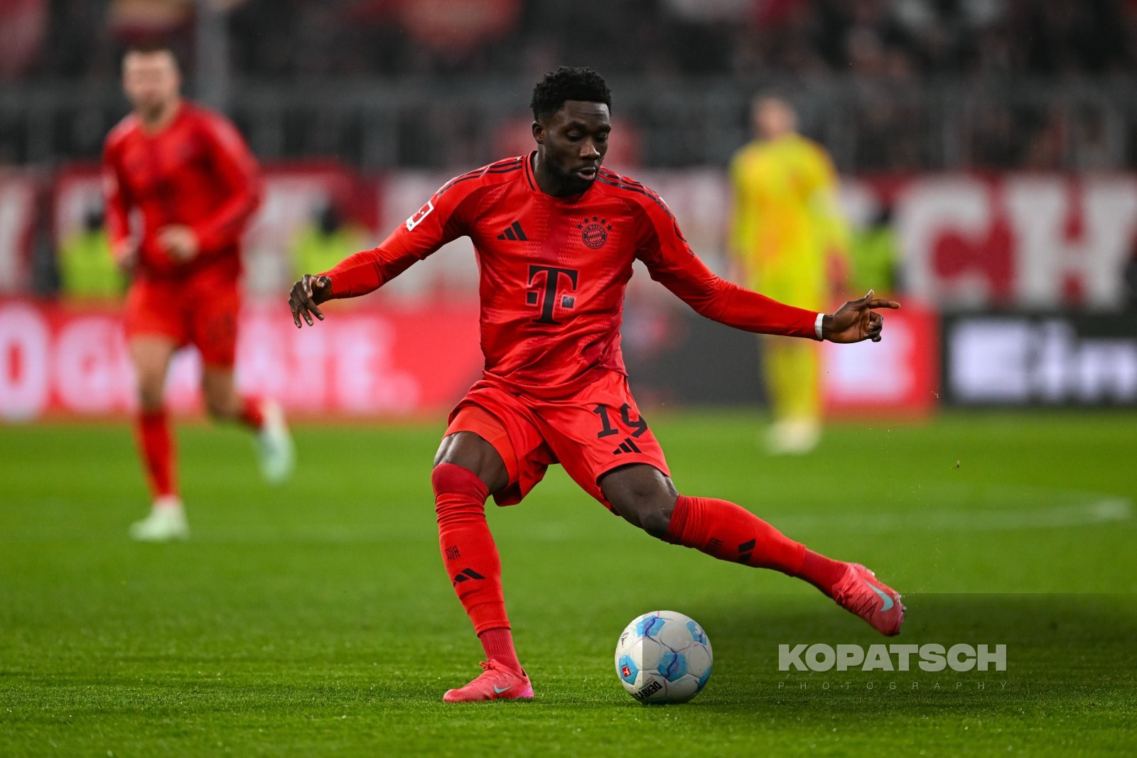 Alphonso Davies · 2025-01-15 FC Bayern Muenchen vs TSG Hoffenheim