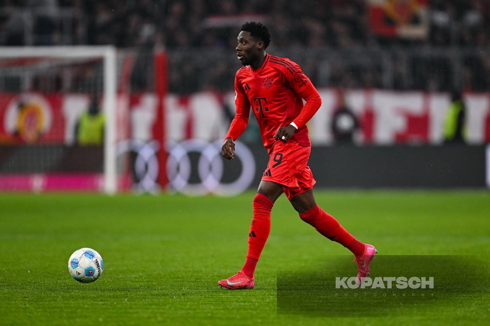 Alphonso Davies · 2025-01-15 FC Bayern Muenchen vs TSG Hoffenheim