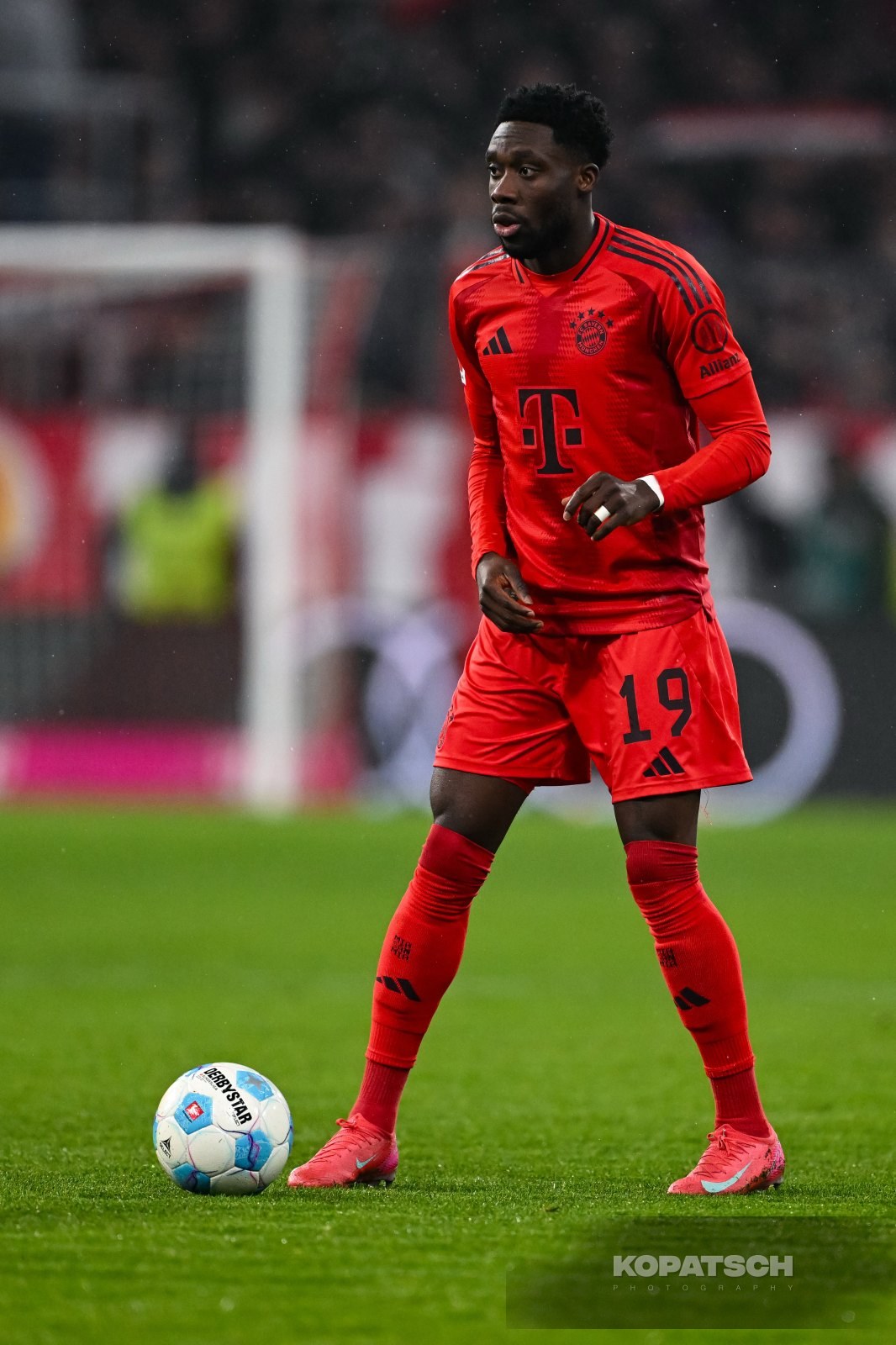Alphonso Davies · 2025-01-15 FC Bayern Muenchen vs TSG Hoffenheim