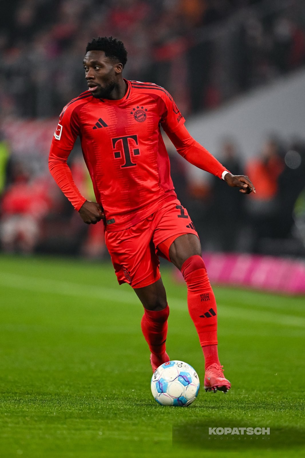 Alphonso Davies · 2025-01-15 FC Bayern Muenchen vs TSG Hoffenheim