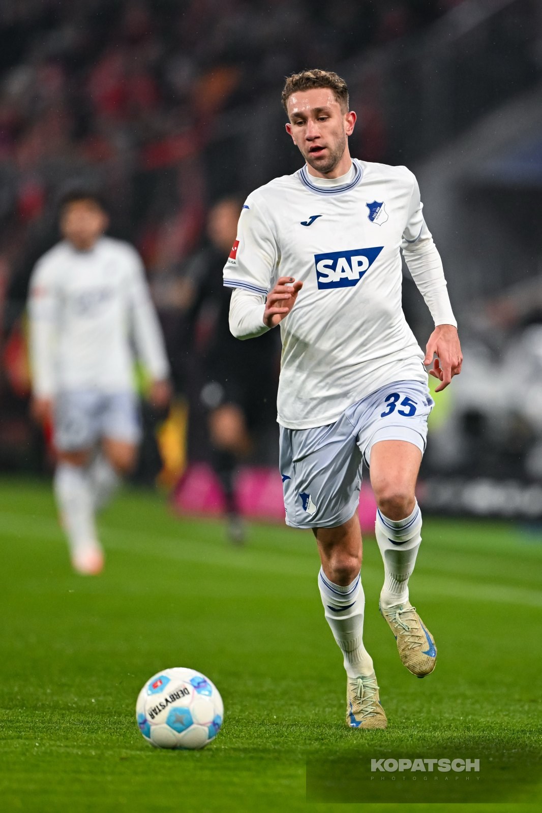 Arthur Chaves · 2025-01-15 FC Bayern Muenchen vs TSG Hoffenheim