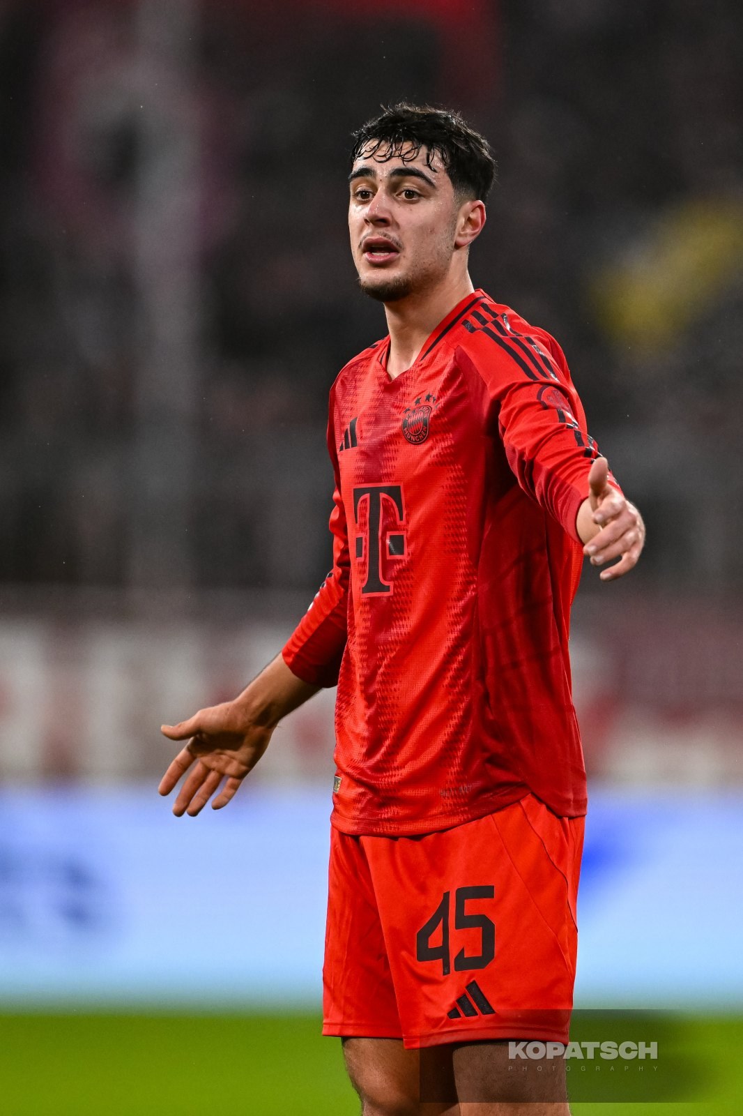 Aleksandar Pavlovic · 2025-01-15 FC Bayern Muenchen vs TSG Hoffenheim