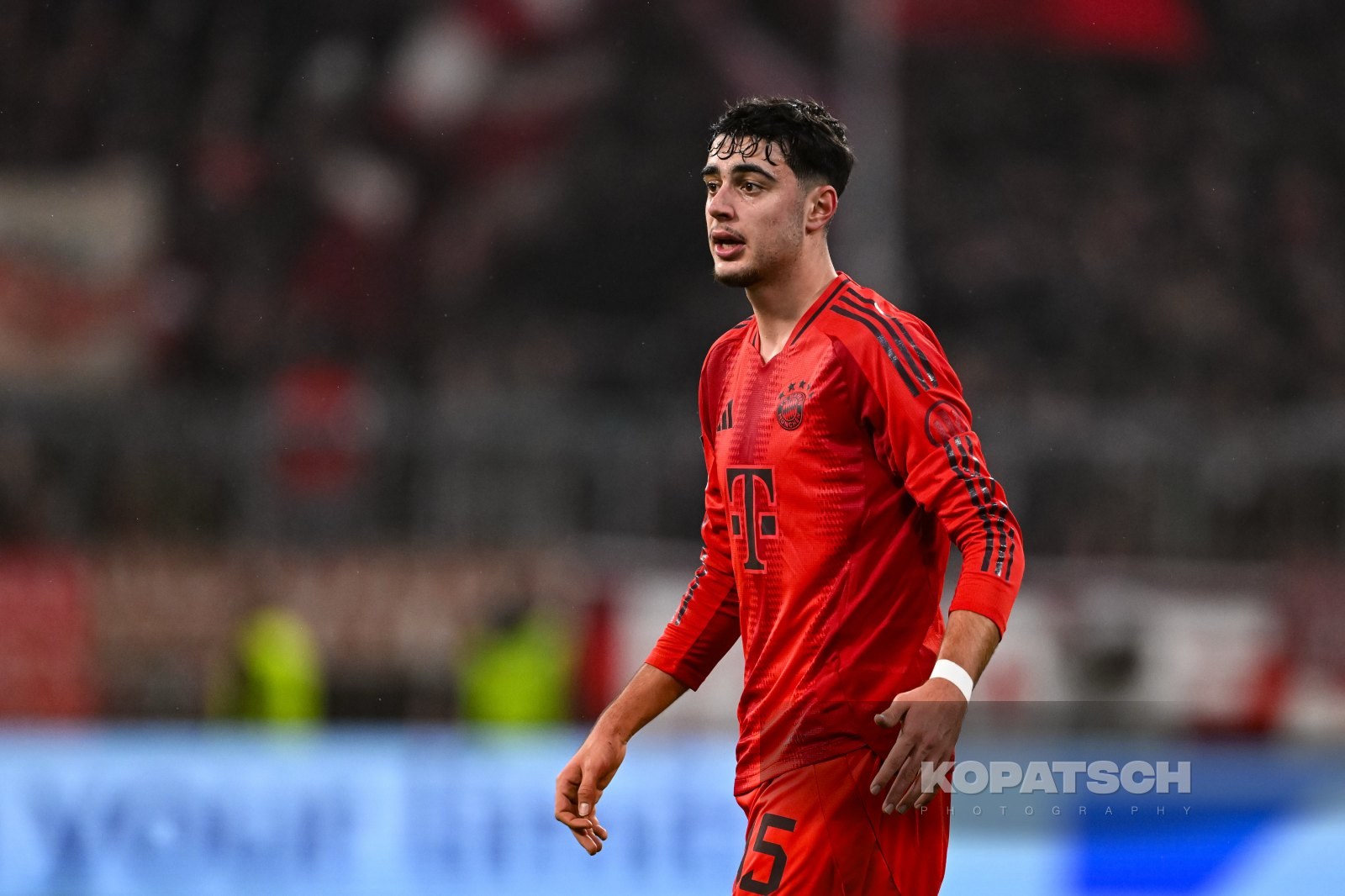 Aleksandar Pavlovic · 2025-01-15 FC Bayern Muenchen vs TSG Hoffenheim