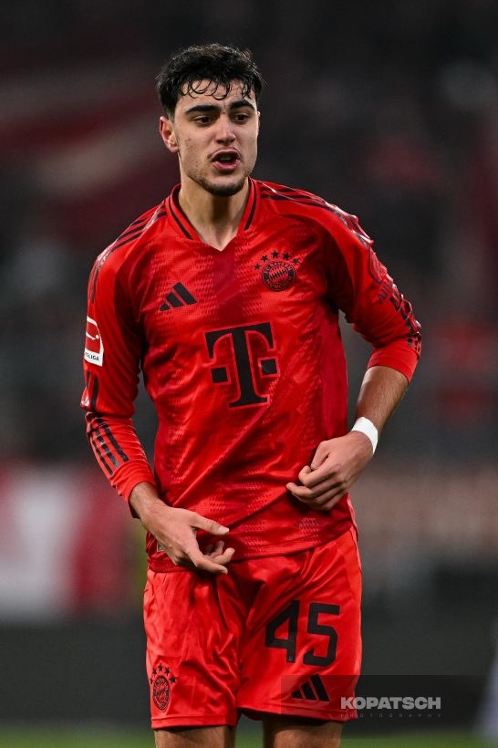 Aleksandar Pavlovic, 2025-01-15 FC Bayern Muenchen vs TSG Hoffenheim
