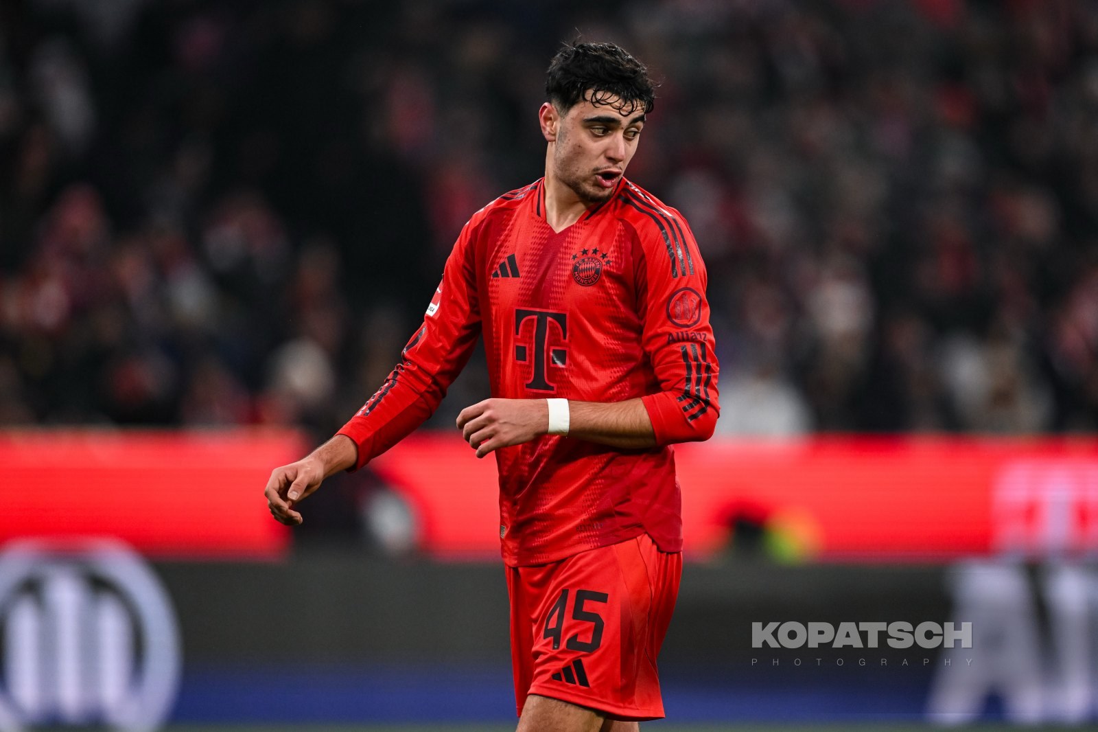 Aleksandar Pavlovic · 2025-01-15 FC Bayern Muenchen vs TSG Hoffenheim