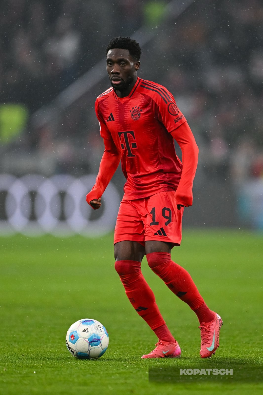 Alphonso Davies · 2025-01-15 FC Bayern Muenchen vs TSG Hoffenheim