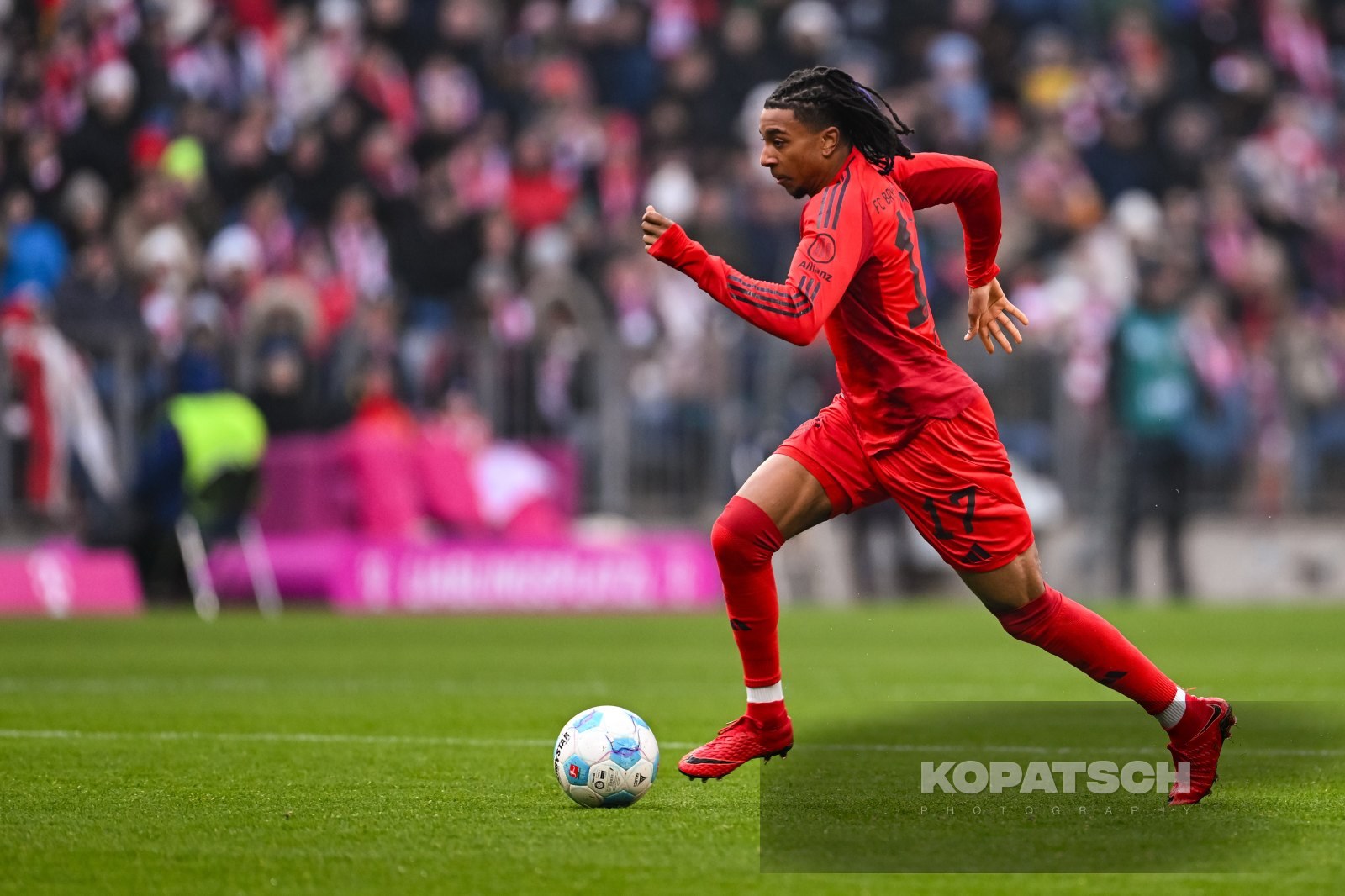 Michael Olise · 2025-01-18 FC Bayern Muenchen vs VfL Wolfsburg