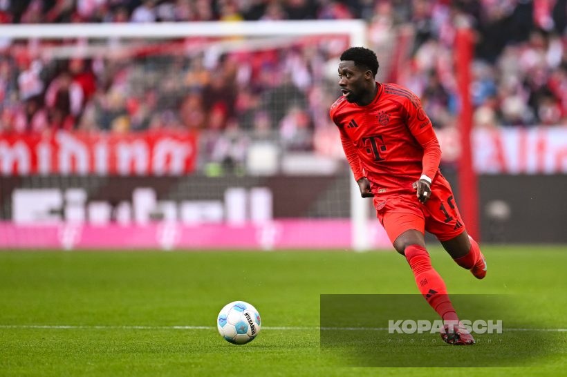 Alphonso Davies, 2025-01-18 FC Bayern Muenchen vs VfL Wolfsburg