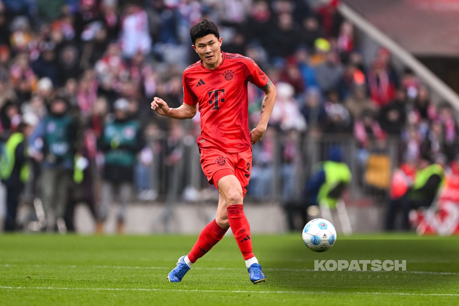 Min-jae Kim · 2025-01-18 FC Bayern Muenchen vs VfL Wolfsburg