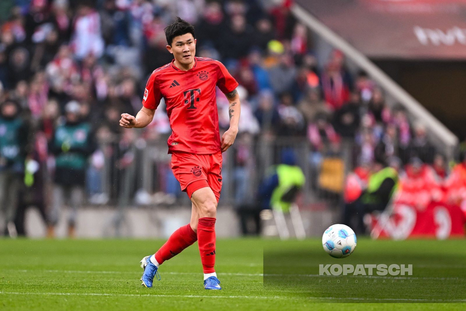 Min-jae Kim · 2025-01-18 FC Bayern Muenchen vs VfL Wolfsburg