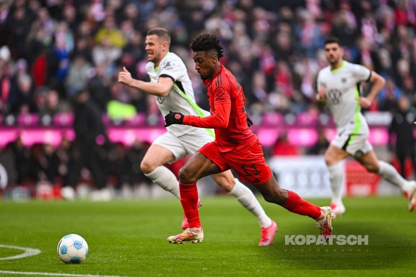 Kingsley Coman · Denis Vavro, 2025-01-18 FC Bayern Muenchen vs VfL Wolfsburg