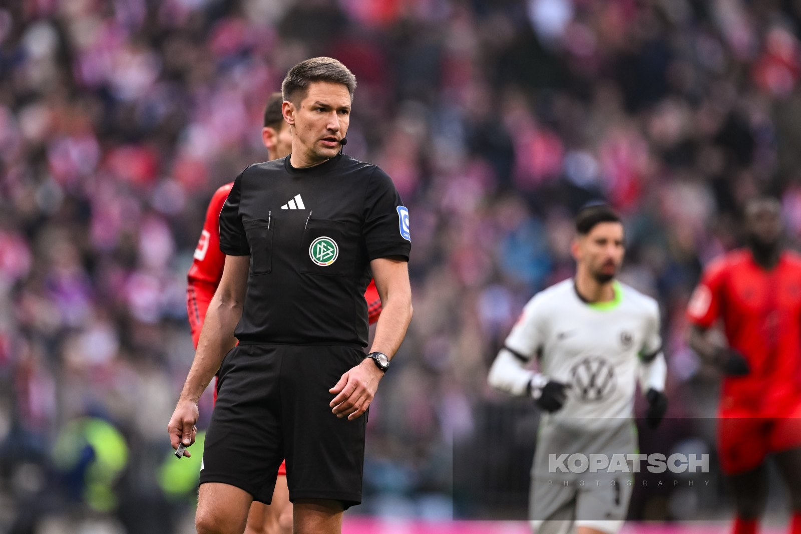 Tobias Reichel · 2025-01-18 FC Bayern Muenchen vs VfL Wolfsburg