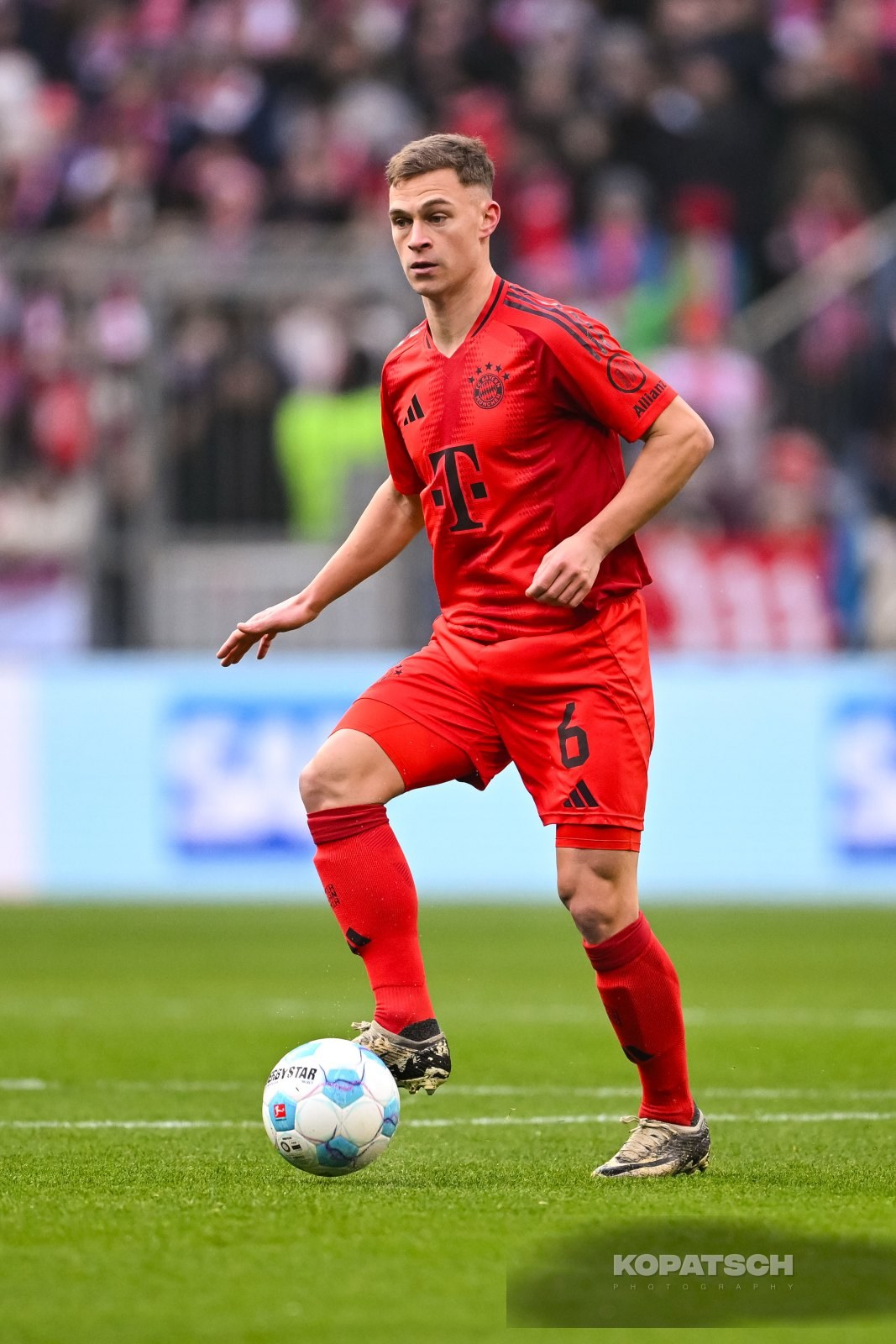 Joshua Kimmich · 2025-01-18 FC Bayern Muenchen vs VfL Wolfsburg