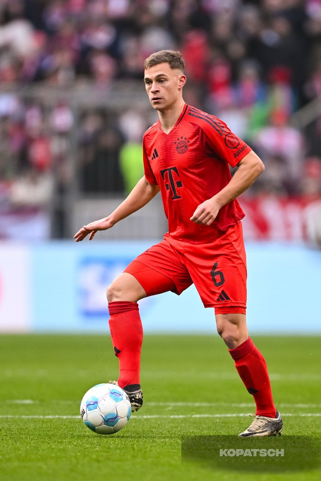 Joshua Kimmich · 2025-01-18 FC Bayern Muenchen vs VfL Wolfsburg