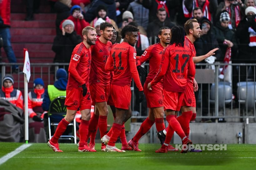 Leon Goretzka · Konrad Laimer · Kingsley Coman, 2025-01-18 FC Bayern Muenchen vs VfL Wolfsburg