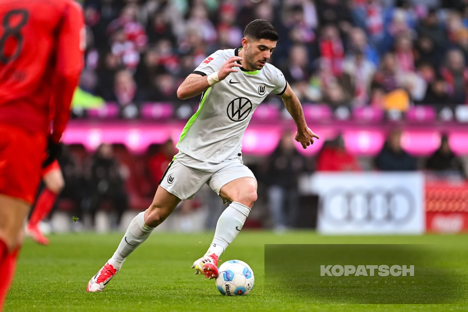 Konstantinos Koulierakis · 2025-01-18 FC Bayern Muenchen vs VfL Wolfsburg