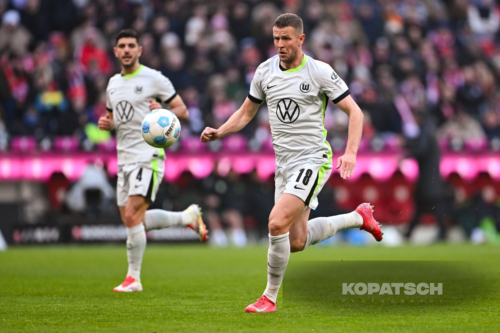 Denis Vavro · 2025-01-18 FC Bayern Muenchen vs VfL Wolfsburg