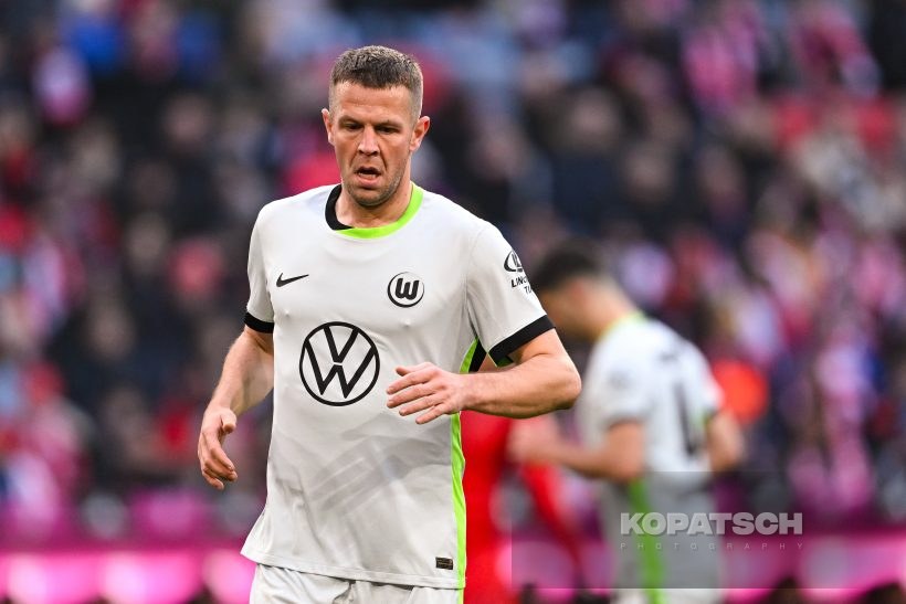 Denis Vavro, 2025-01-18 FC Bayern Muenchen vs VfL Wolfsburg