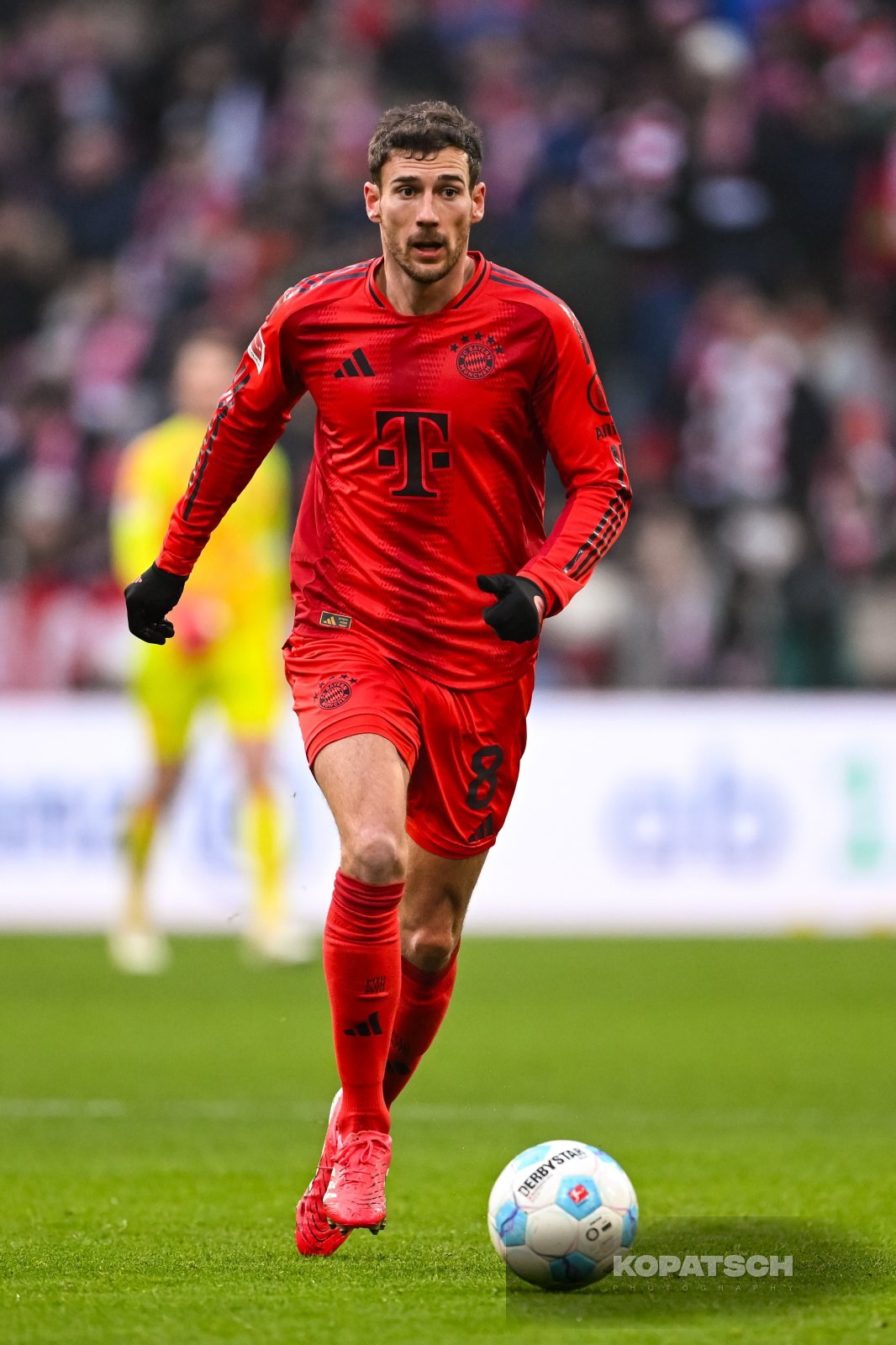 Leon Goretzka · 2025-01-18 FC Bayern Muenchen vs VfL Wolfsburg