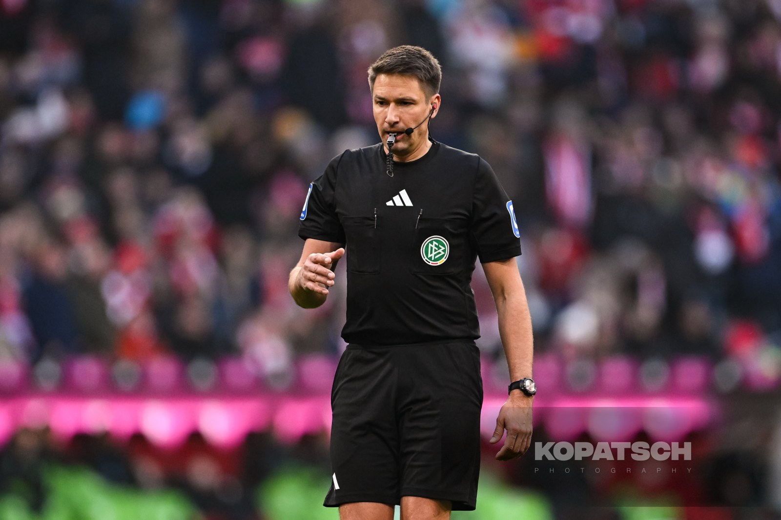 Tobias Reichel · 2025-01-18 FC Bayern Muenchen vs VfL Wolfsburg