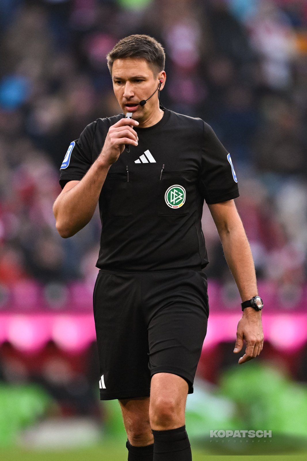 Tobias Reichel · 2025-01-18 FC Bayern Muenchen vs VfL Wolfsburg