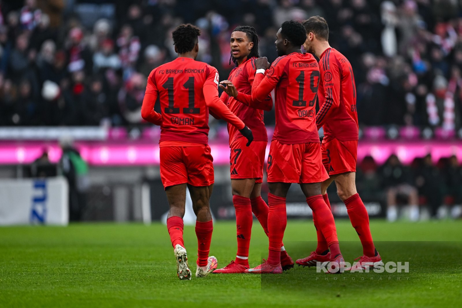 Michael Olise · 2025-01-18 FC Bayern Muenchen vs VfL Wolfsburg