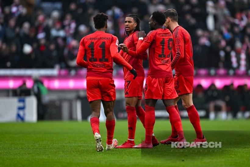 Michael Olise · Kingsley Coman · Alphonso Davies, 2025-01-18 FC Bayern Muenchen vs VfL Wolfsburg