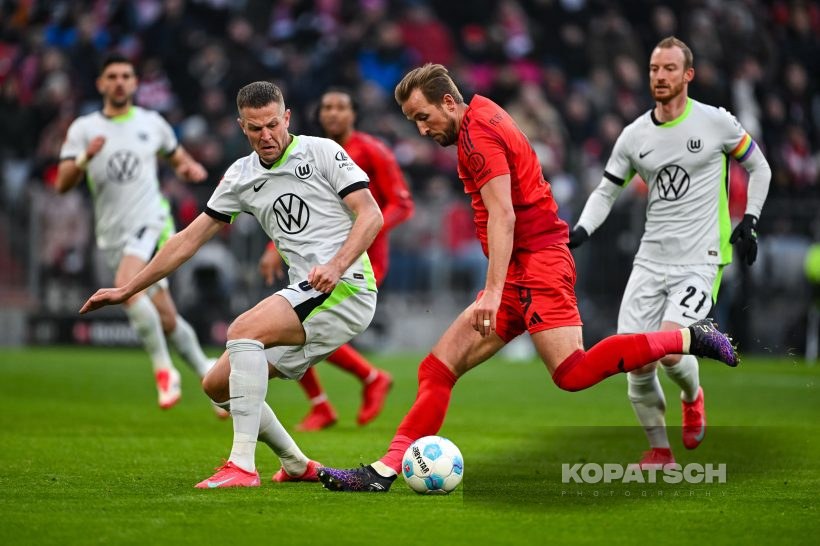 Harry Kane · Denis Vavro, 2025-01-18 FC Bayern Muenchen vs VfL Wolfsburg