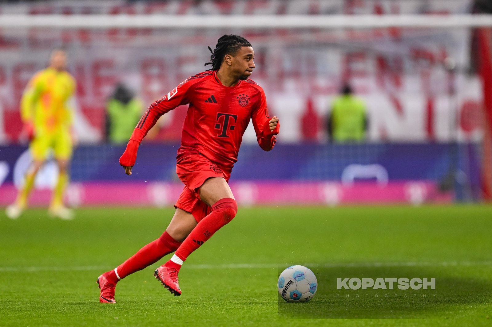 Michael Olise · 2025-01-18 FC Bayern Muenchen vs VfL Wolfsburg