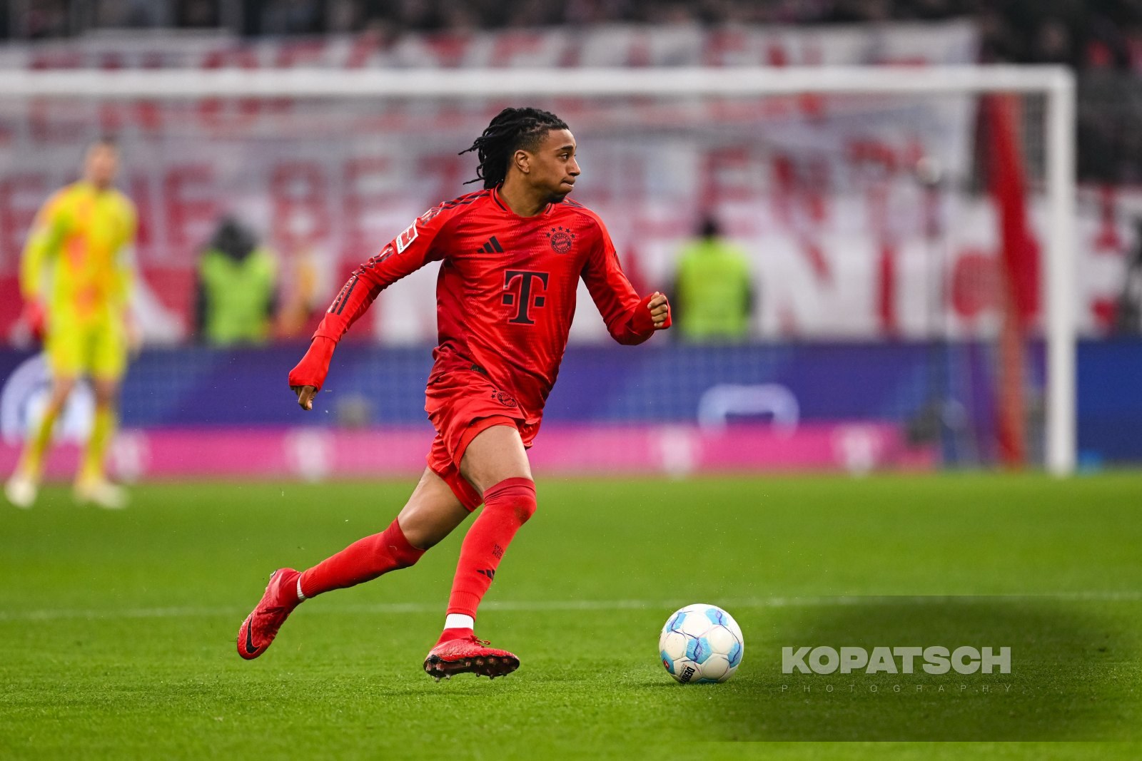Michael Olise · 2025-01-18 FC Bayern Muenchen vs VfL Wolfsburg