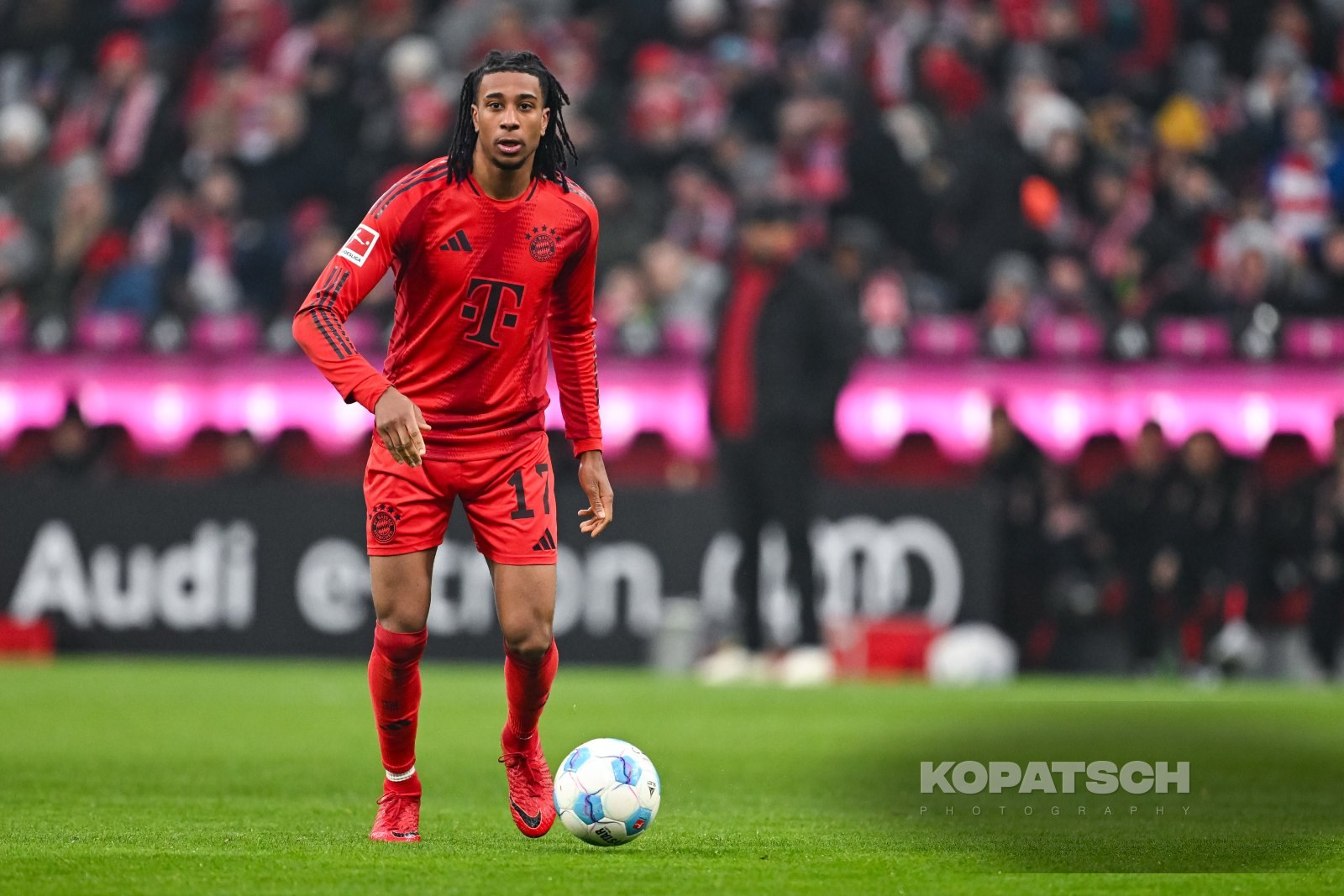 Michael Olise · 2025-01-18 FC Bayern Muenchen vs VfL Wolfsburg