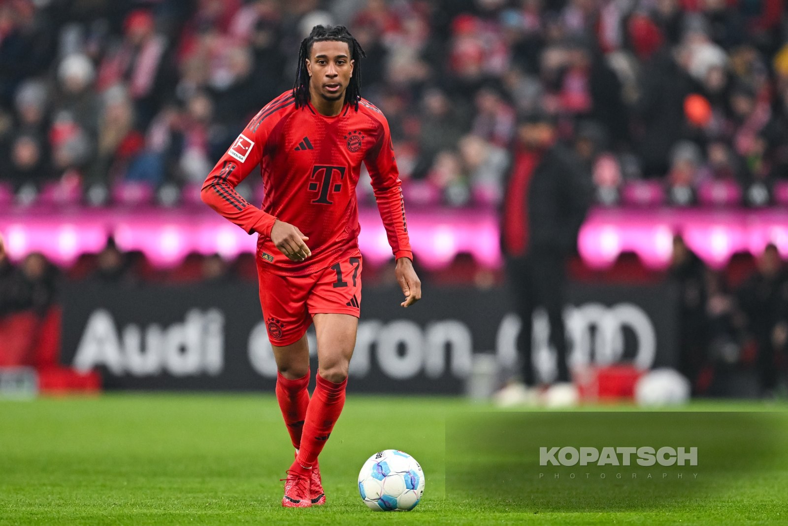 Michael Olise · 2025-01-18 FC Bayern Muenchen vs VfL Wolfsburg