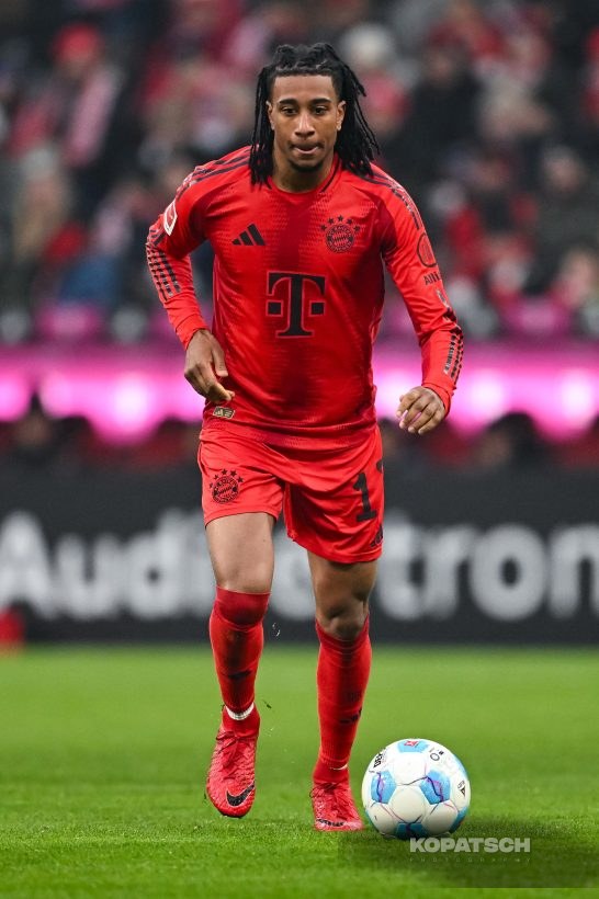 Michael Olise, 2025-01-18 FC Bayern Muenchen vs VfL Wolfsburg