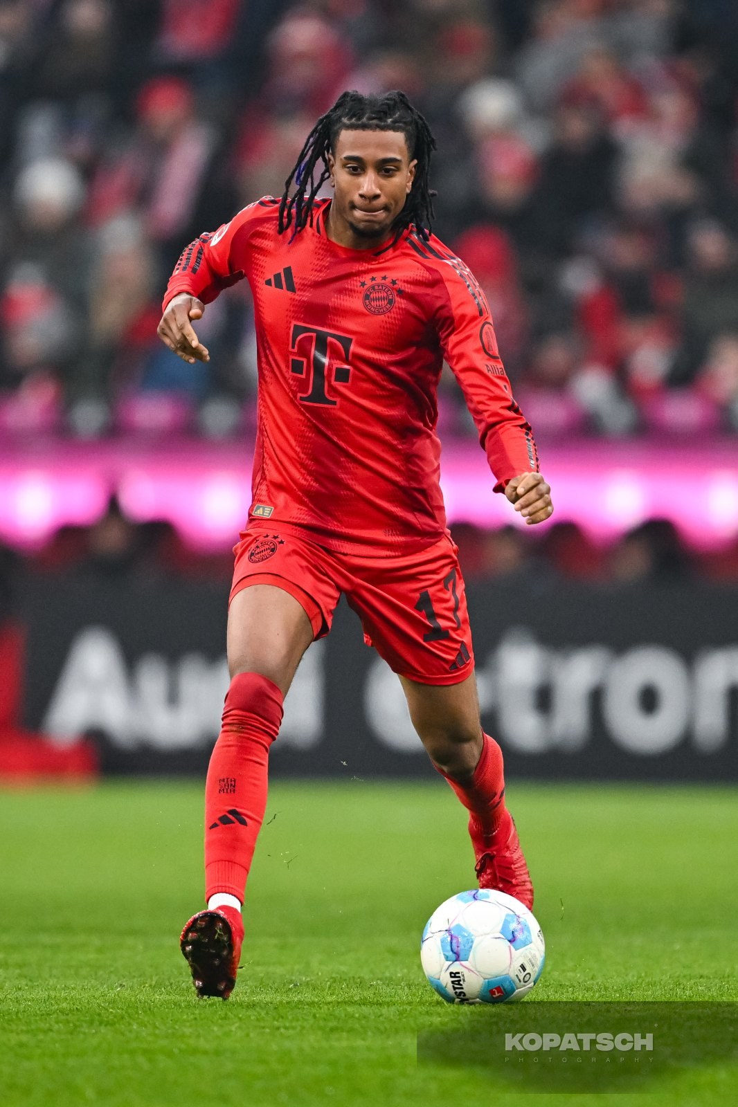 Michael Olise · 2025-01-18 FC Bayern Muenchen vs VfL Wolfsburg