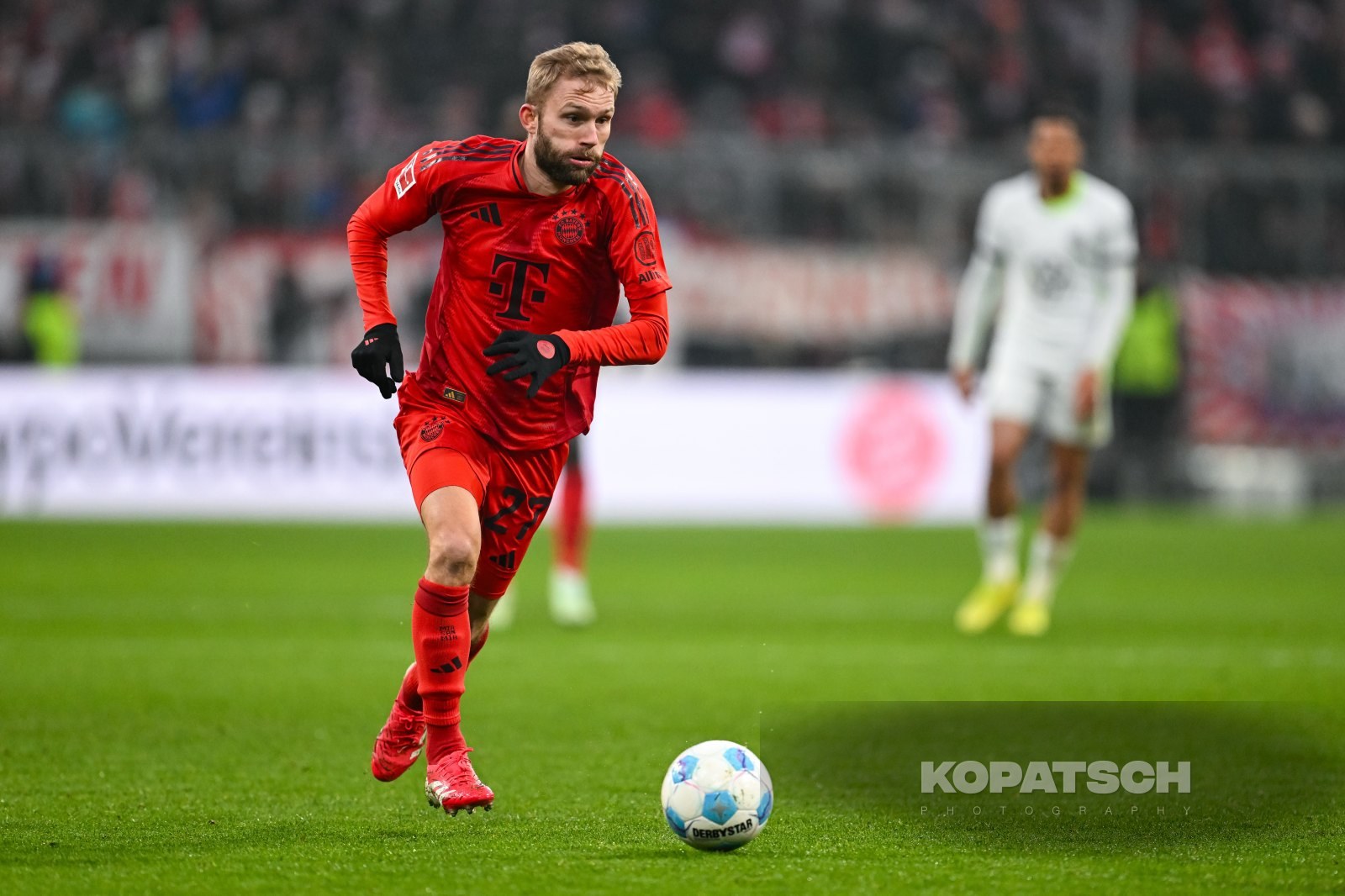 Konrad Laimer · 2025-01-18 FC Bayern Muenchen vs VfL Wolfsburg