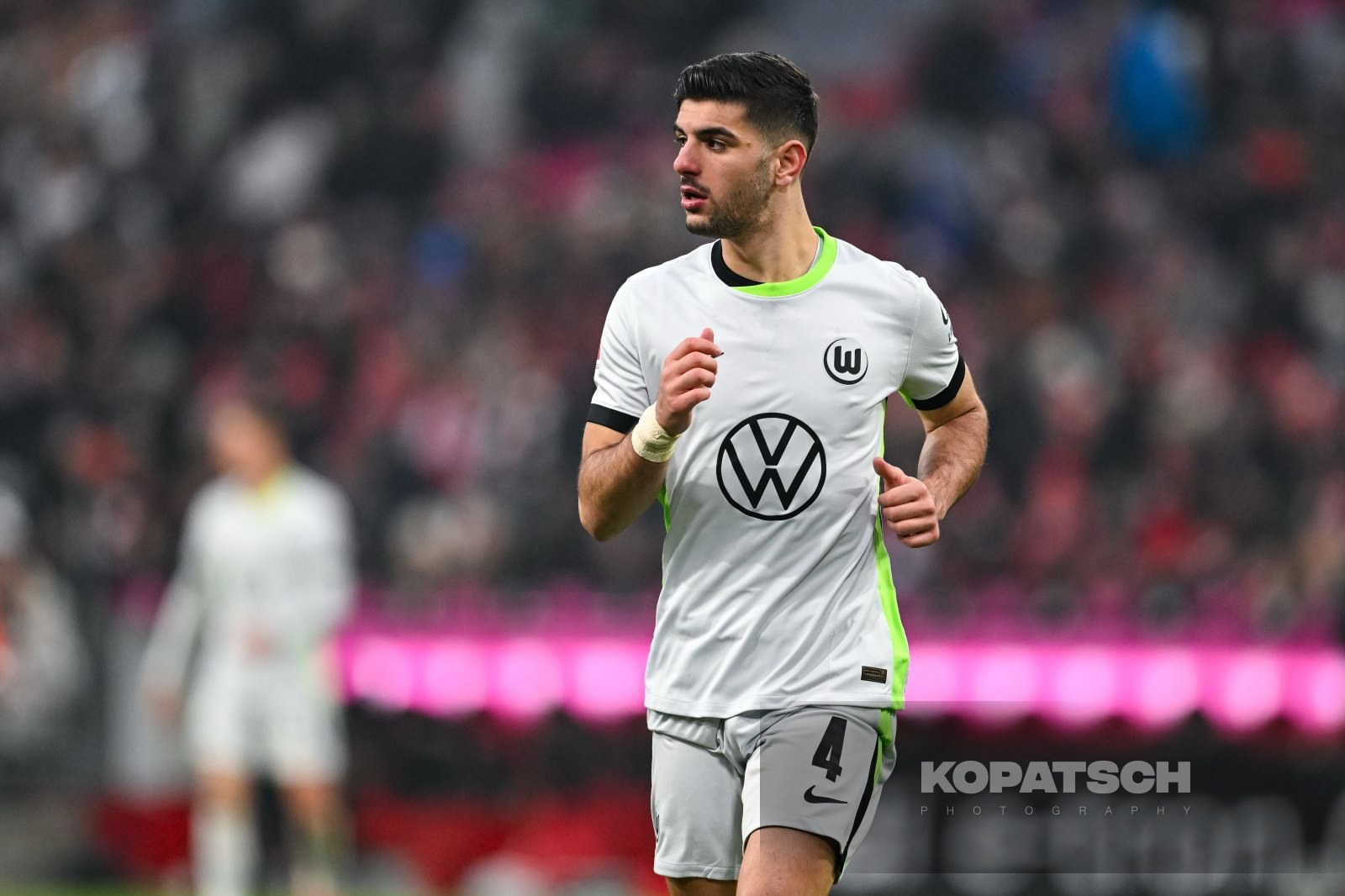 Konstantinos Koulierakis · 2025-01-18 FC Bayern Muenchen vs VfL Wolfsburg