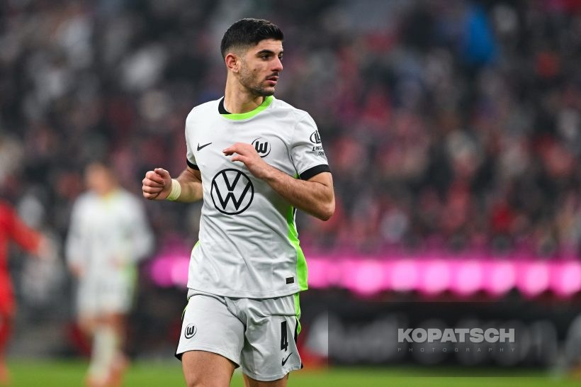 Konstantinos Koulierakis, 2025-01-18 FC Bayern Muenchen vs VfL Wolfsburg