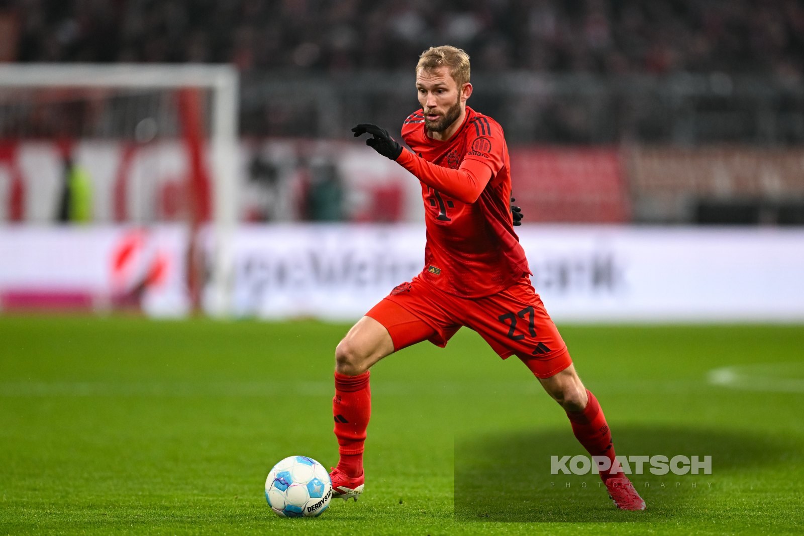 Konrad Laimer · 2025-01-18 FC Bayern Muenchen vs VfL Wolfsburg