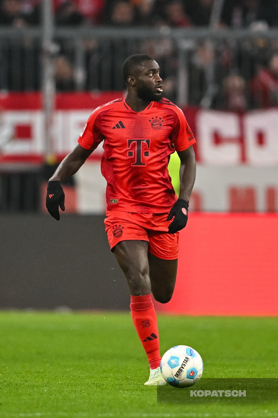 Dayot Upamecano · 2025-01-18 FC Bayern Muenchen vs VfL Wolfsburg