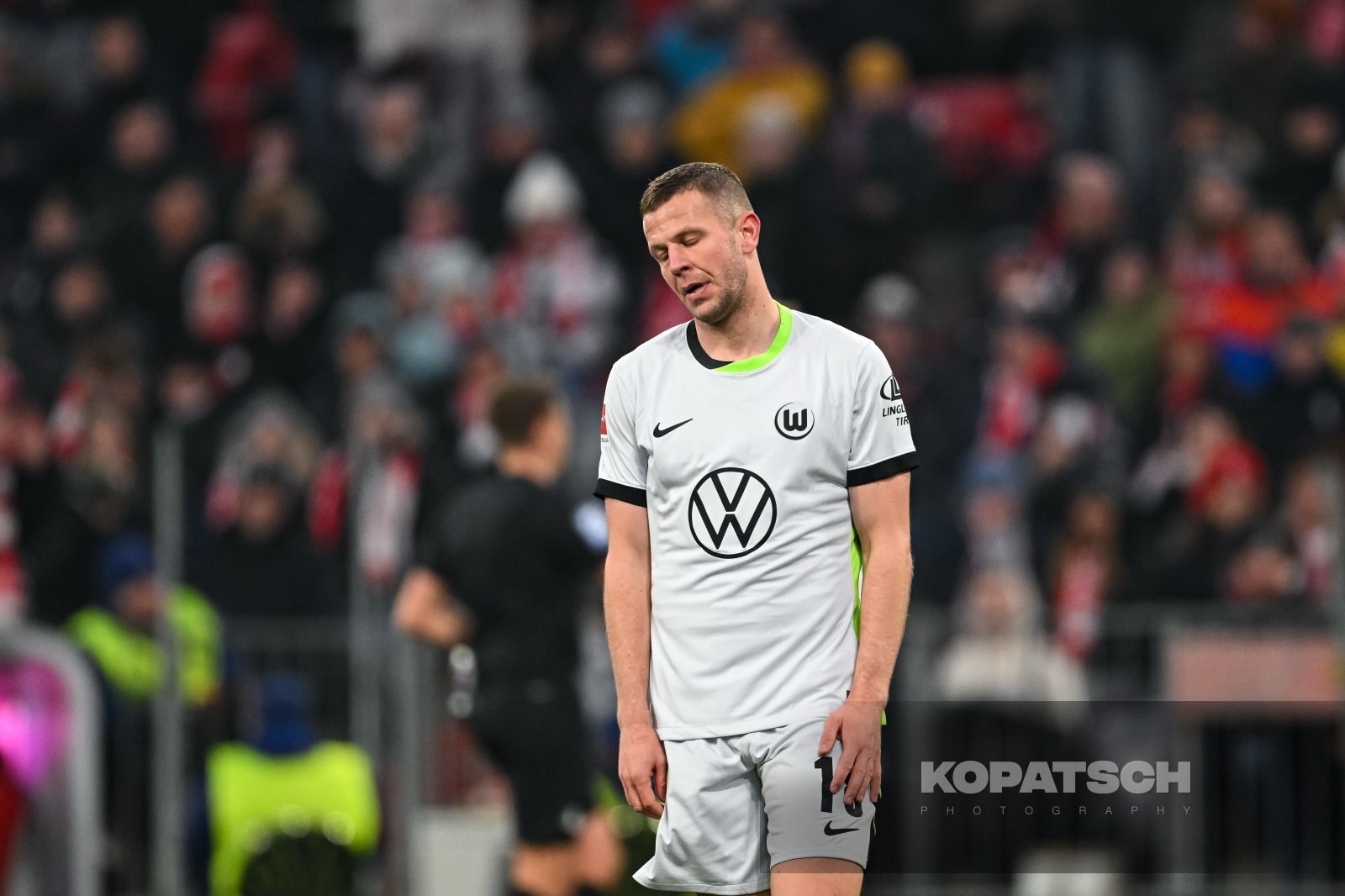 Denis Vavro · 2025-01-18 FC Bayern Muenchen vs VfL Wolfsburg