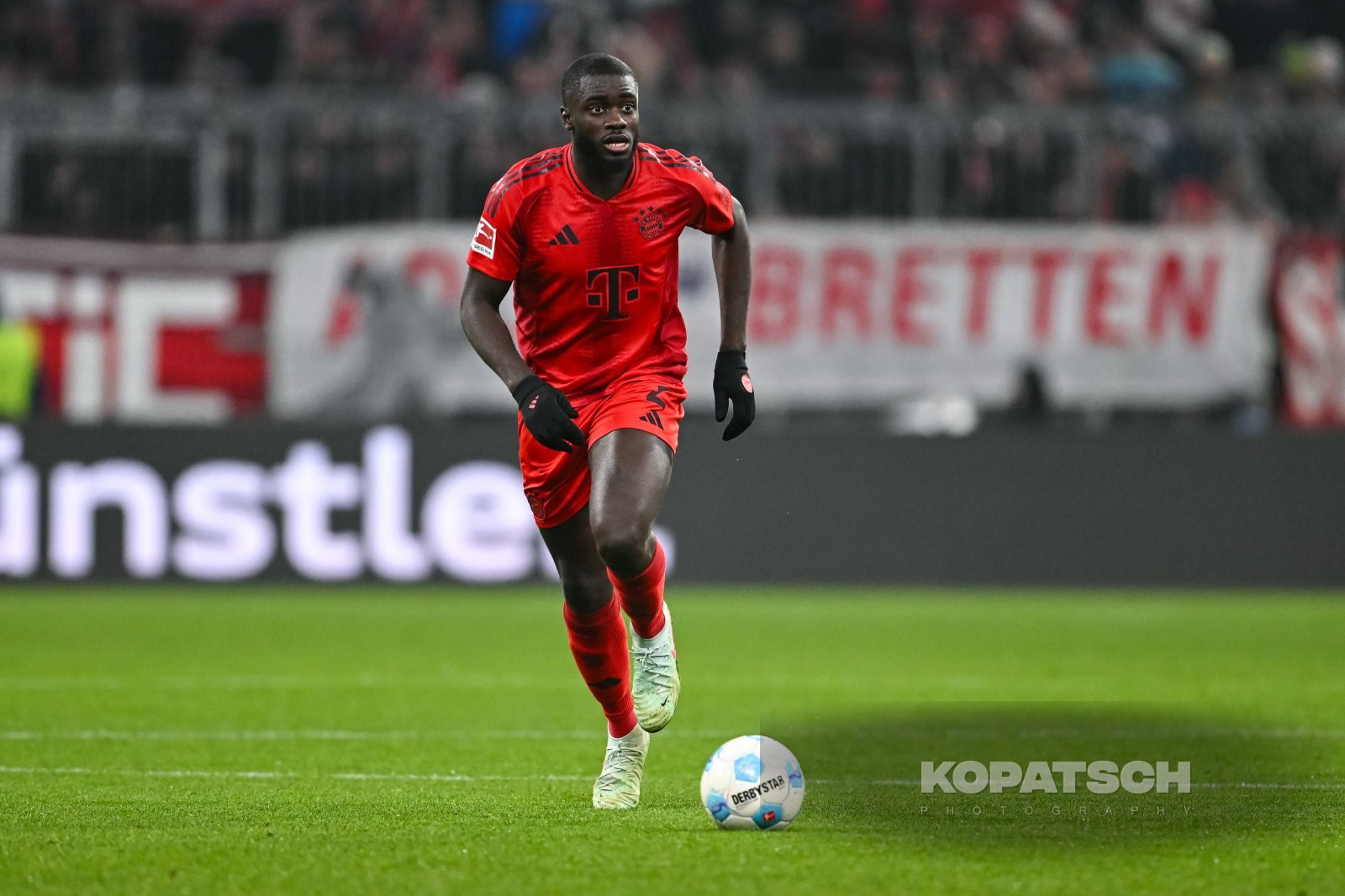 Dayot Upamecano · 2025-01-18 FC Bayern Muenchen vs VfL Wolfsburg