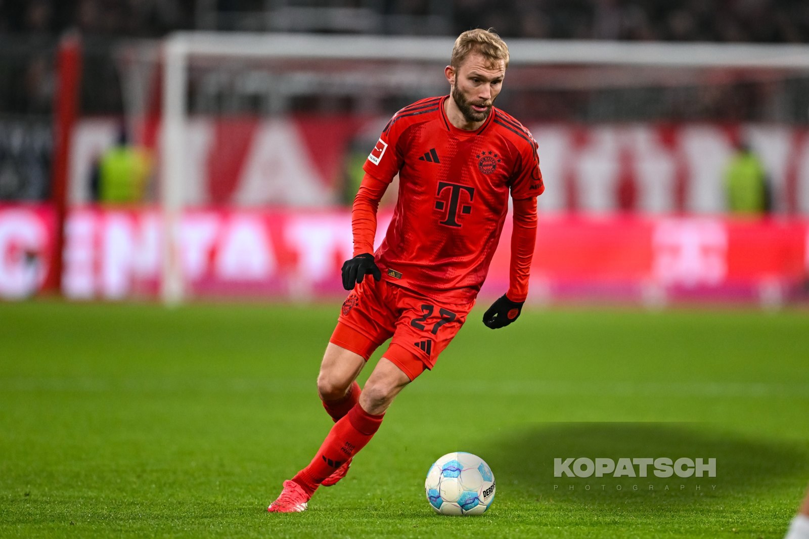 Konrad Laimer · 2025-01-18 FC Bayern Muenchen vs VfL Wolfsburg