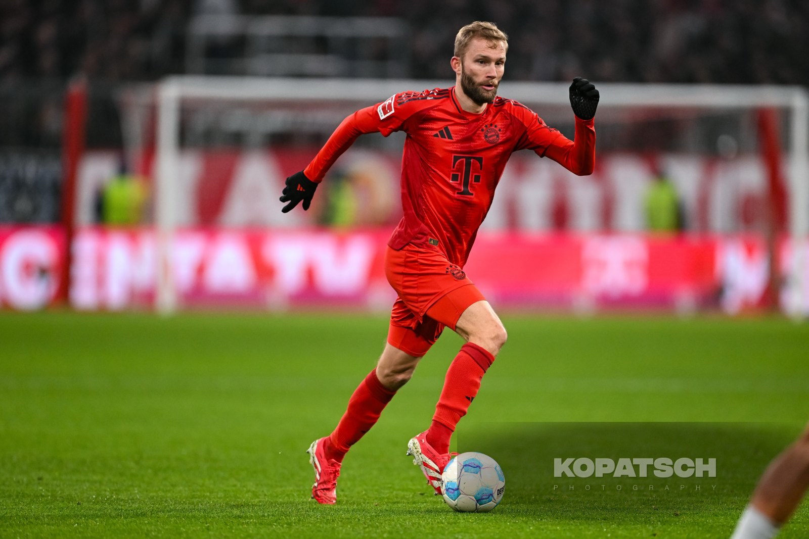 Konrad Laimer · 2025-01-18 FC Bayern Muenchen vs VfL Wolfsburg