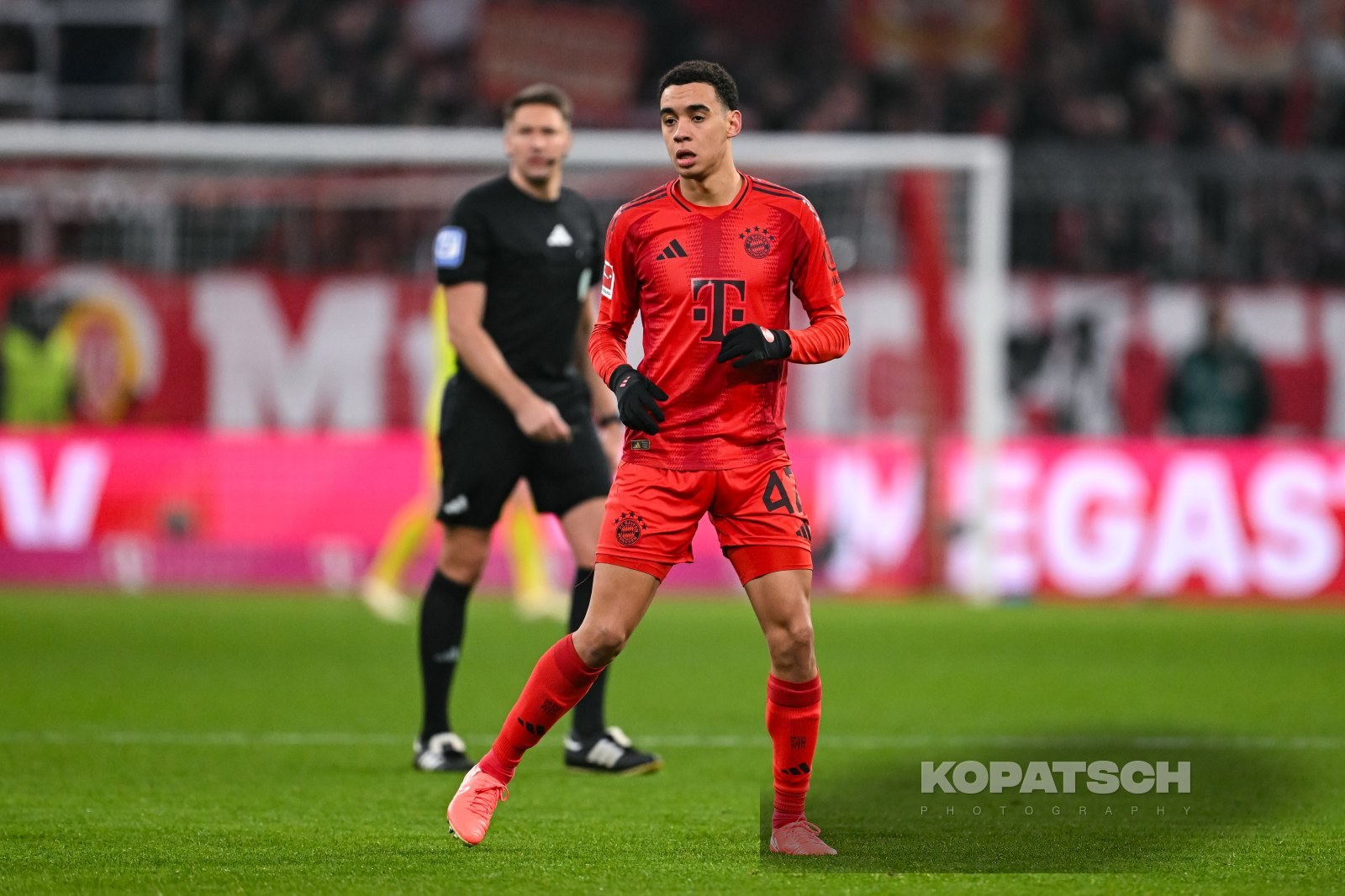 Jamal Musiala · 2025-01-18 FC Bayern Muenchen vs VfL Wolfsburg
