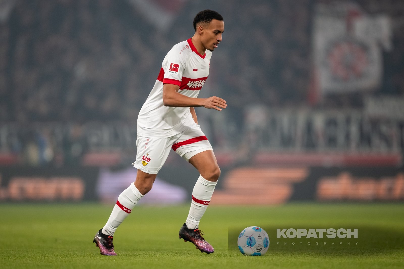 Jamie Leweling · 2025-02-28 VfB Stuttgart vs FC Bayern Muenchen
