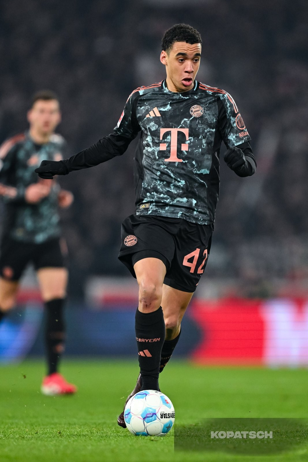 Jamal Musiala · 2025-02-28 VfB Stuttgart vs FC Bayern Muenchen