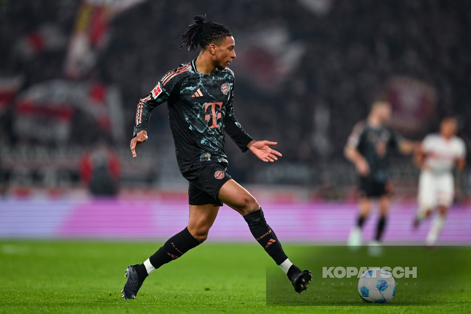 Michael Olise · 2025-02-28 VfB Stuttgart vs FC Bayern Muenchen