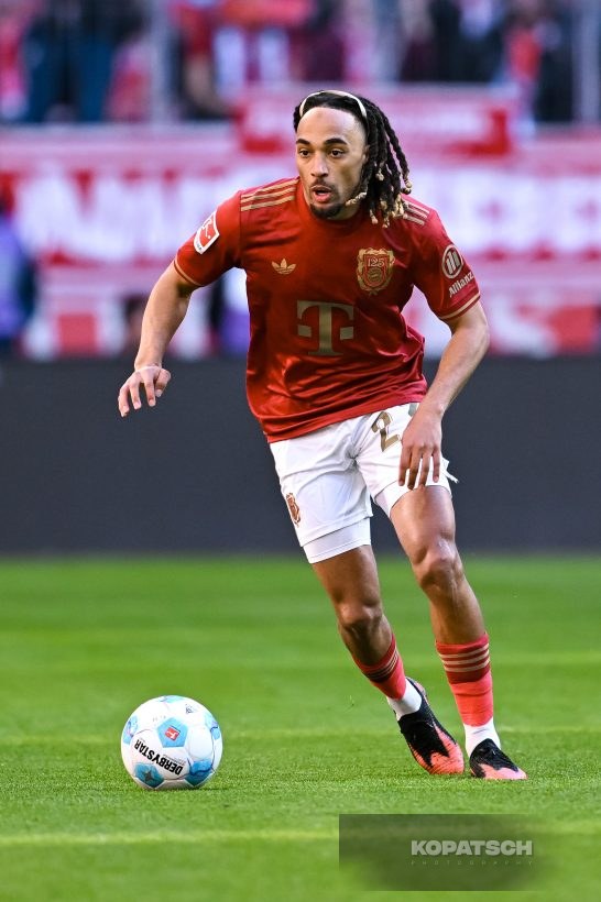 Sacha Boey, 2025-03-08 FC Bayern Muenchen vs VfL Bochum