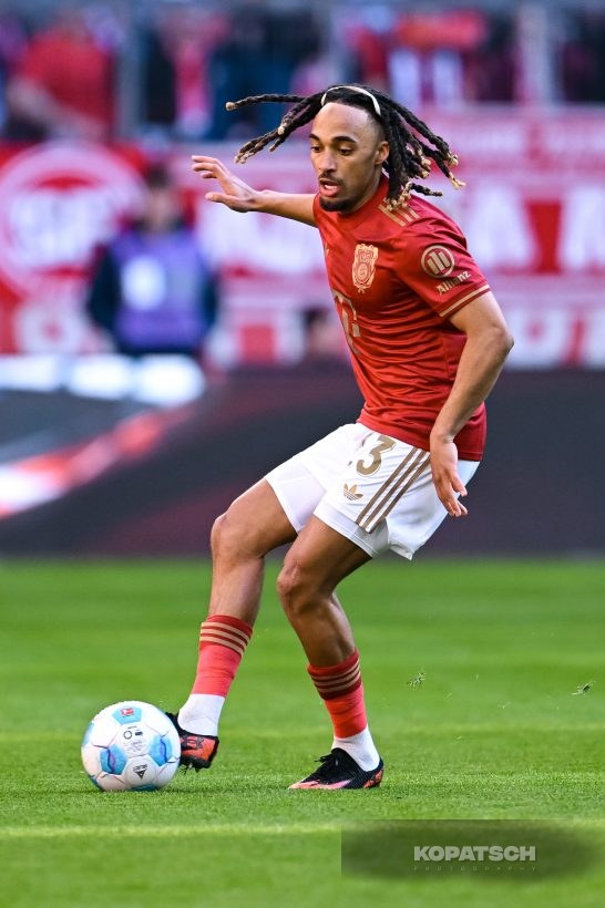 Sacha Boey, 2025-03-08 FC Bayern Muenchen vs VfL Bochum